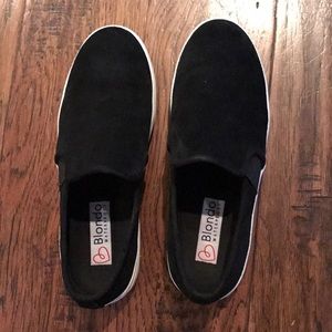 Black suede Blondo waterproof uppers w round toe
